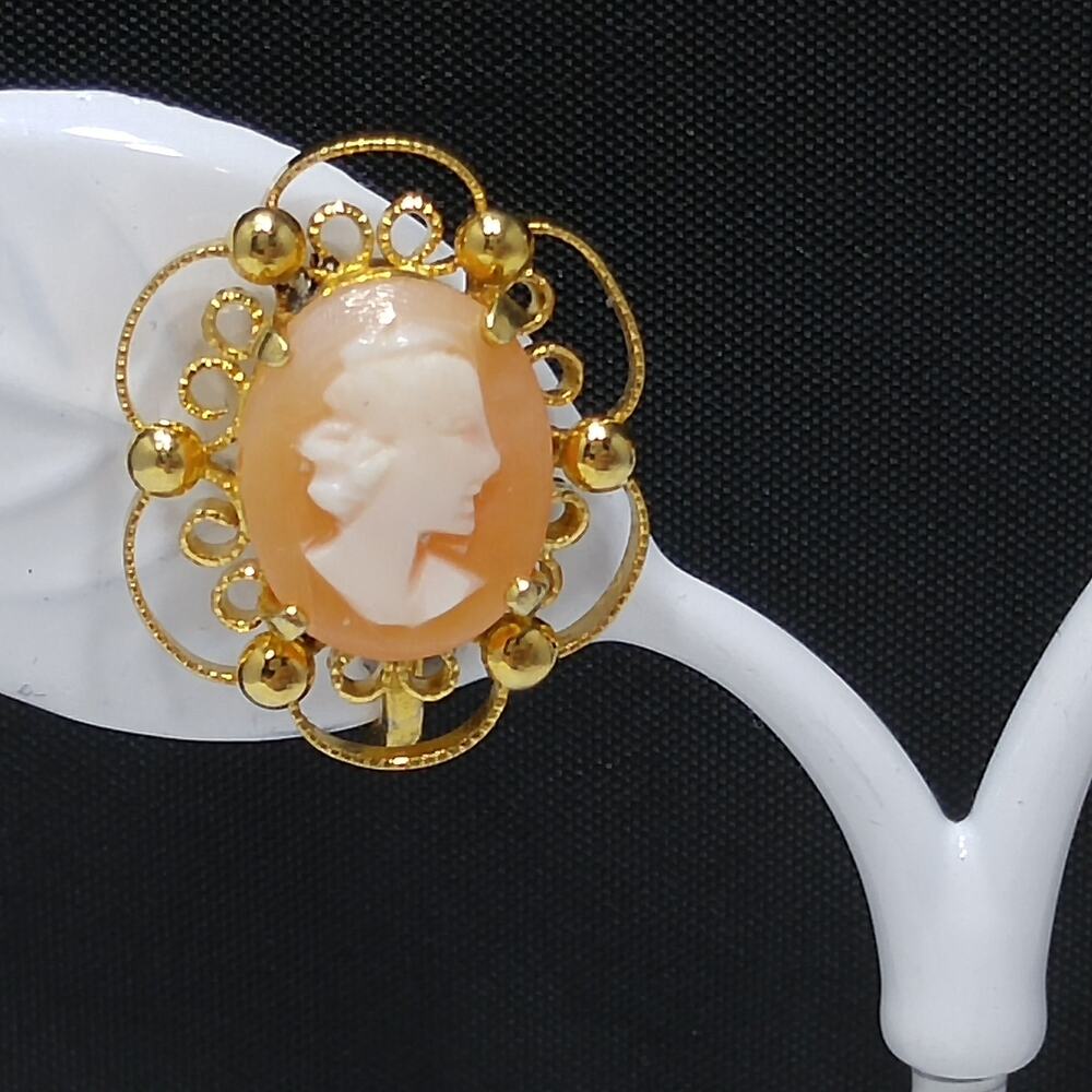 Sorrento Shell Cameo Clip Earrings, 12K Gold Filled, 1950s Vintage Jewelry - Picture 7 of 10